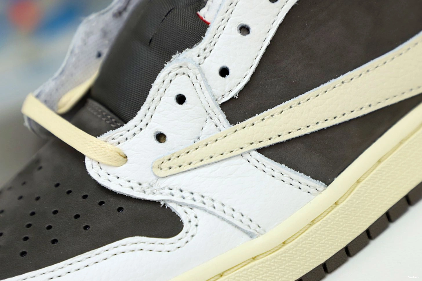 TRAVIS REVERSE LOW OG AIR MOCHA X SCOTT 1 JORDAN 0228